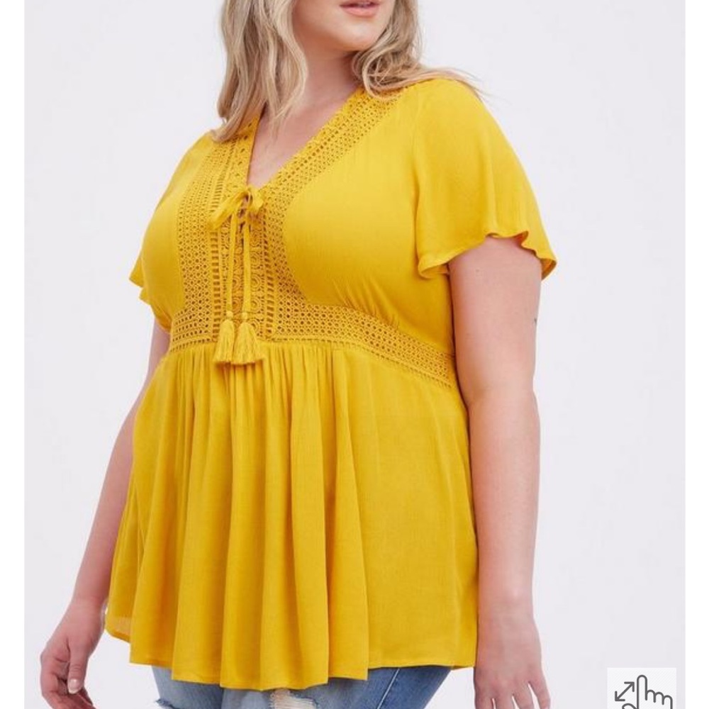 TORRID NWT Babydoll Crinkle Gauze Lace-Up Top 💛